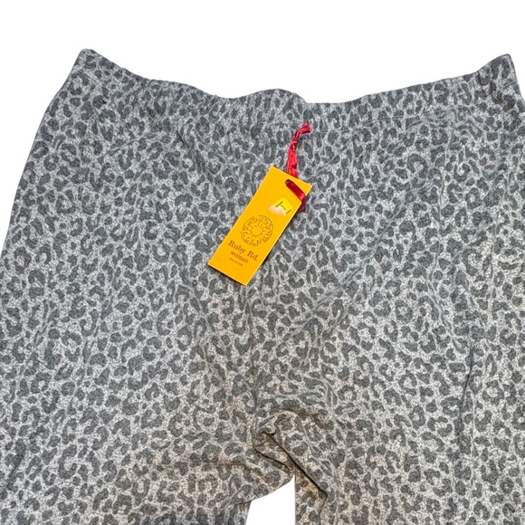 Ruby Rd. Grey Leopard Print pull on pants 1x - Picture 3 of 6